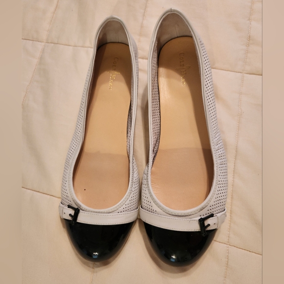 Cole Haan Women's White  & Black Ballet Flats, Shoes, Colorblock Sz 9.5 EUC - Picture 1 of 6
